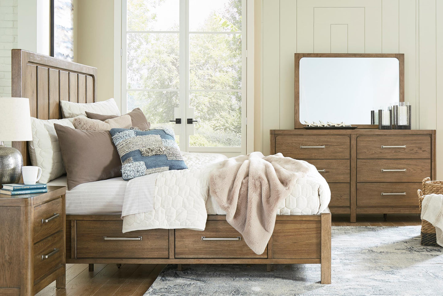 Cabalynn Panel Storage Bed