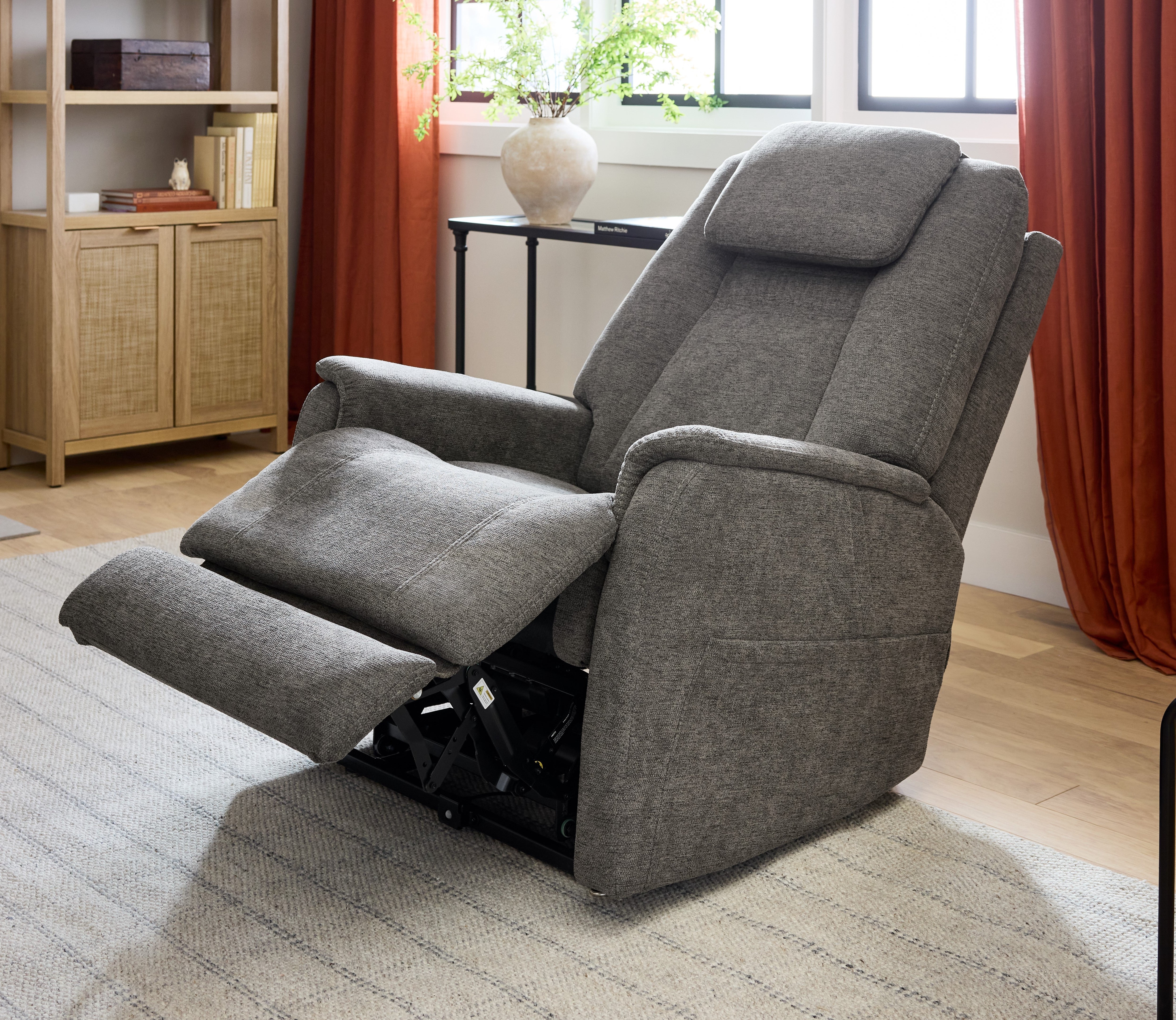 Zecliner Model 3+ Power Lift Recliner – Levin Furniture