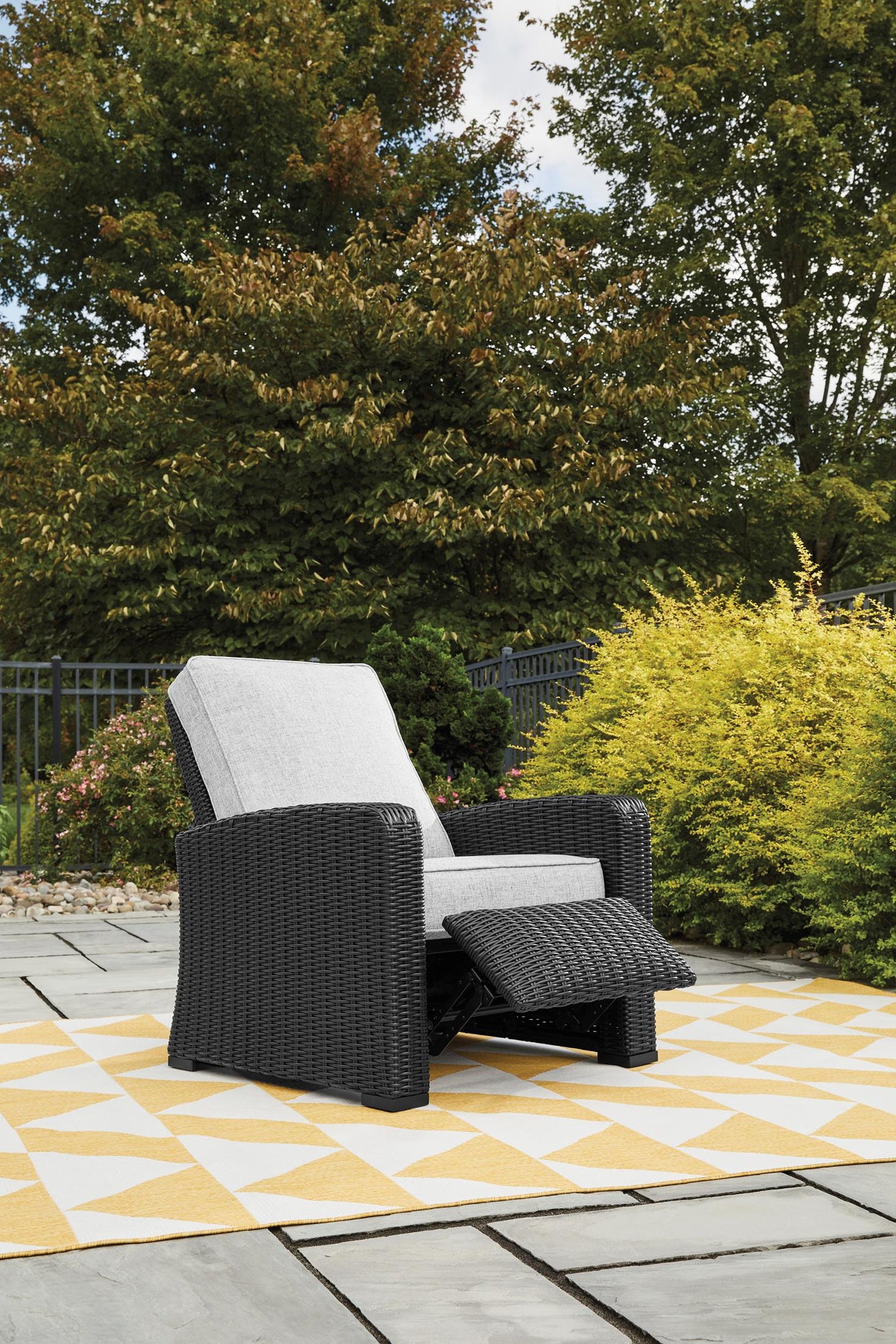 Beachcroft Outdoor Recliner