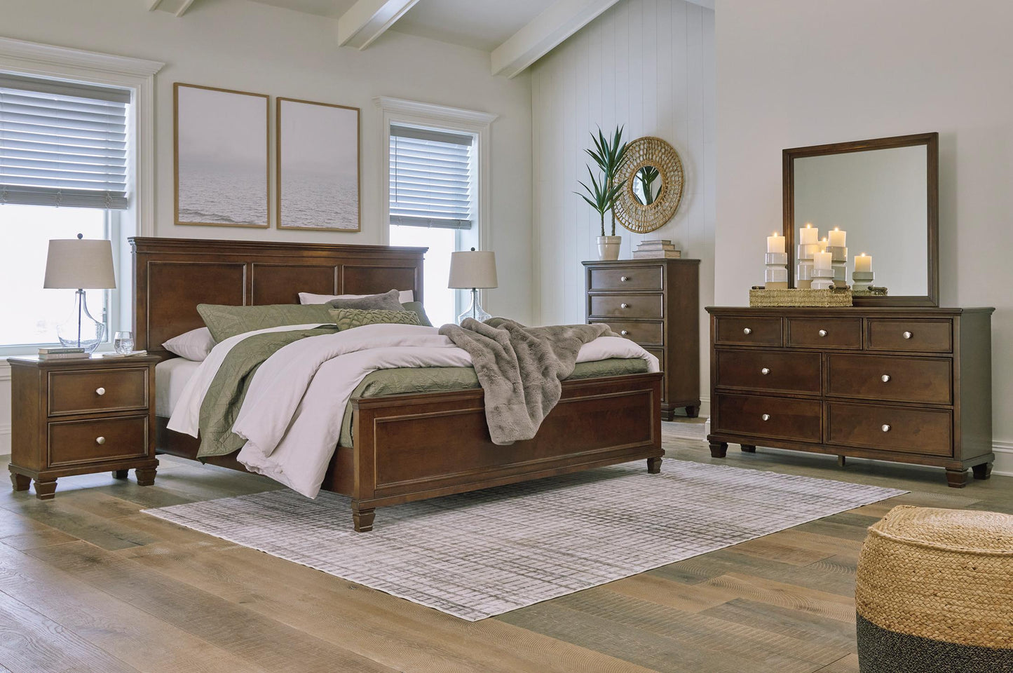 Danabrin King Panel Bed