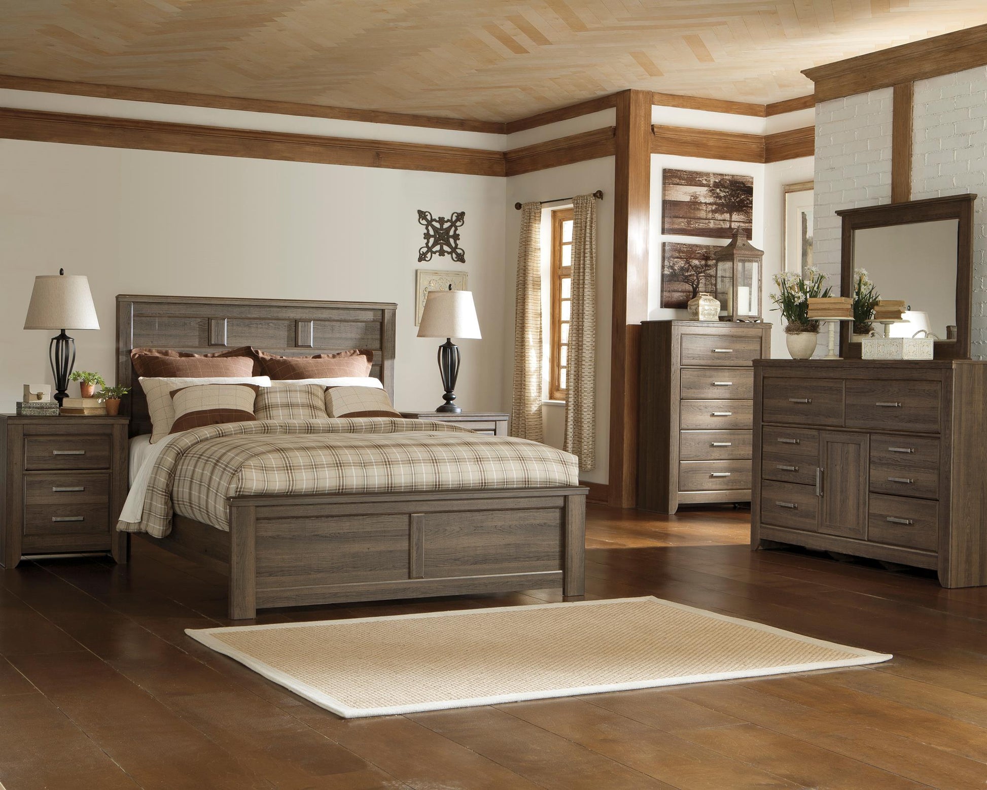 Juararo Queen Panel Bed