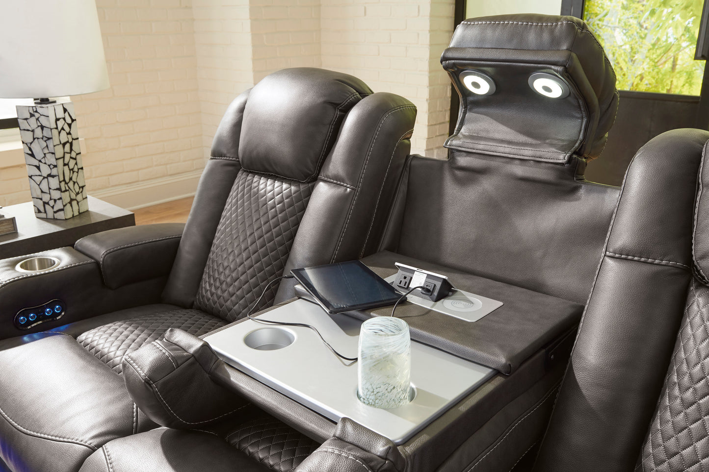 Fyne-Dyme Dual Power Reclining Sofa