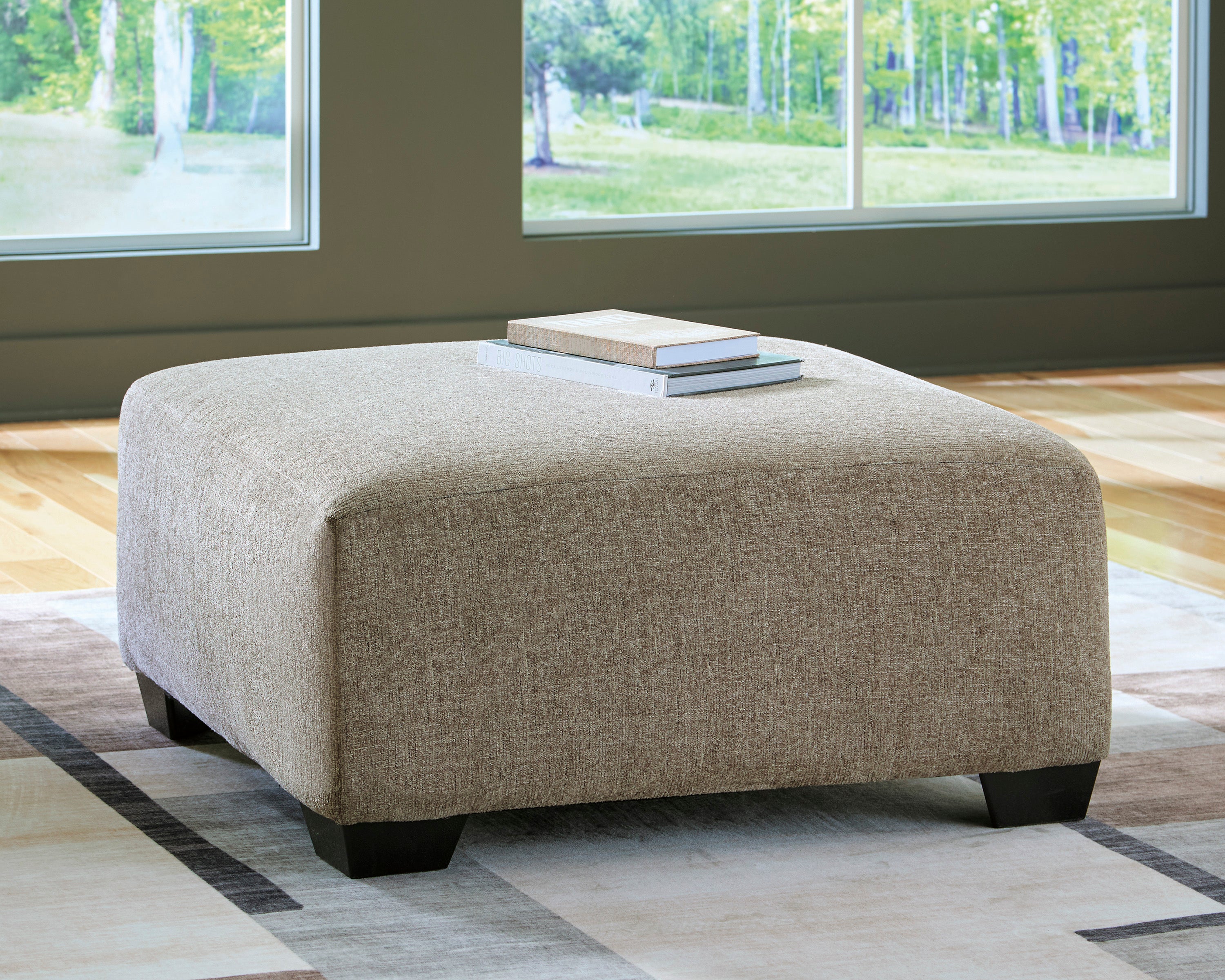 Newellen Oversized Accent Ottoman – Levin Furniture