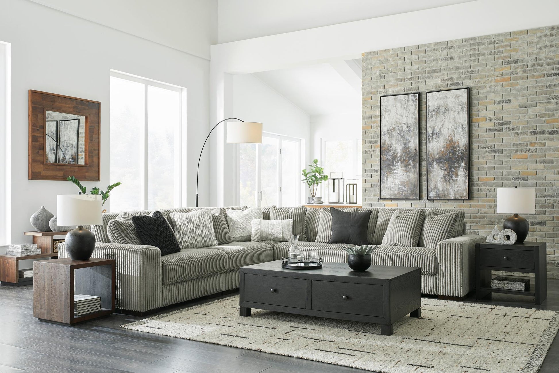 Lindyn 5-Piece Sectional