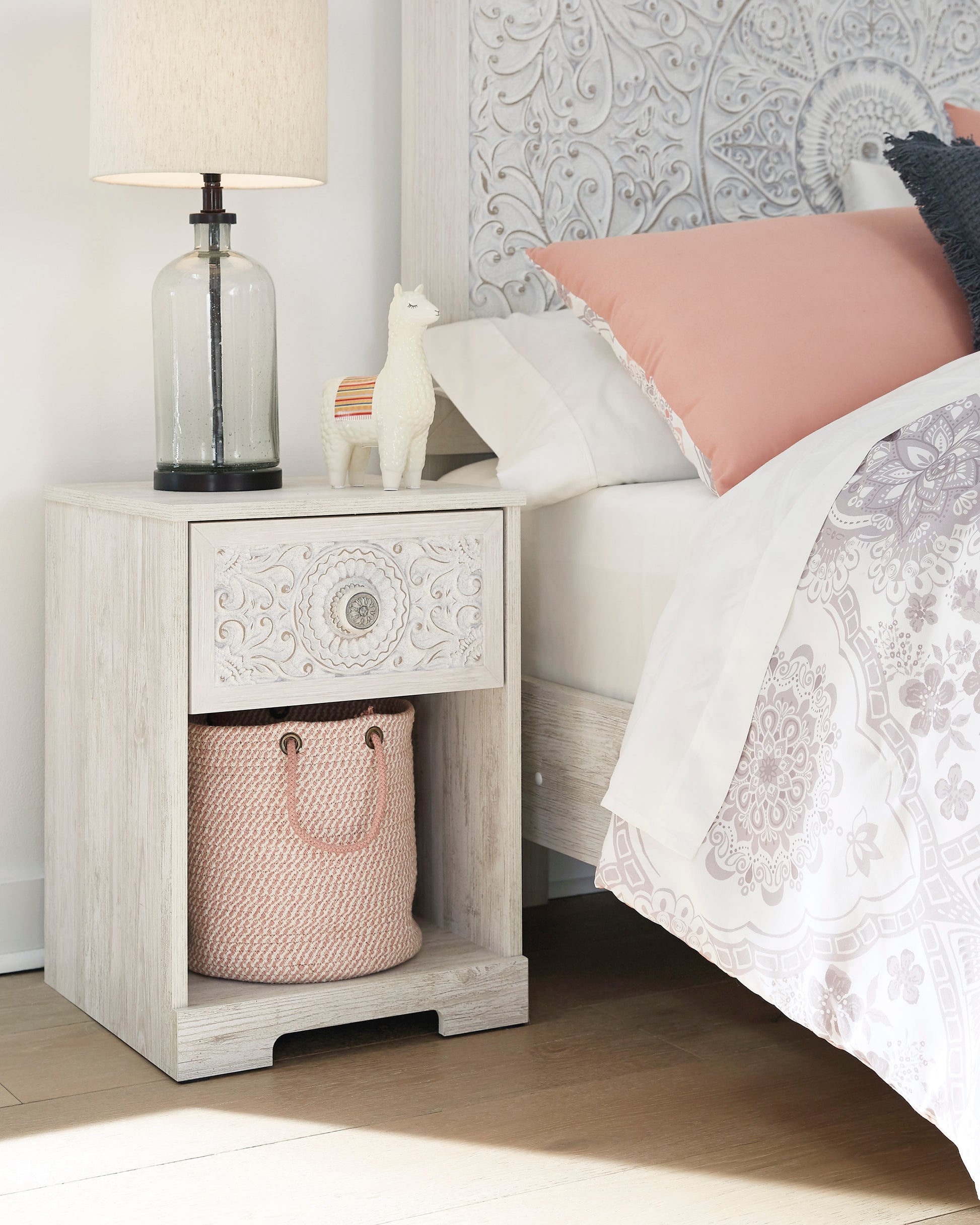 Ashley Paxberry 1 Drawer Nightstand