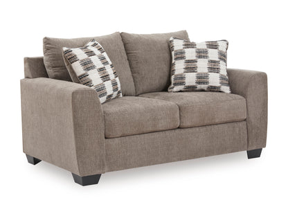 Loreo Loveseat