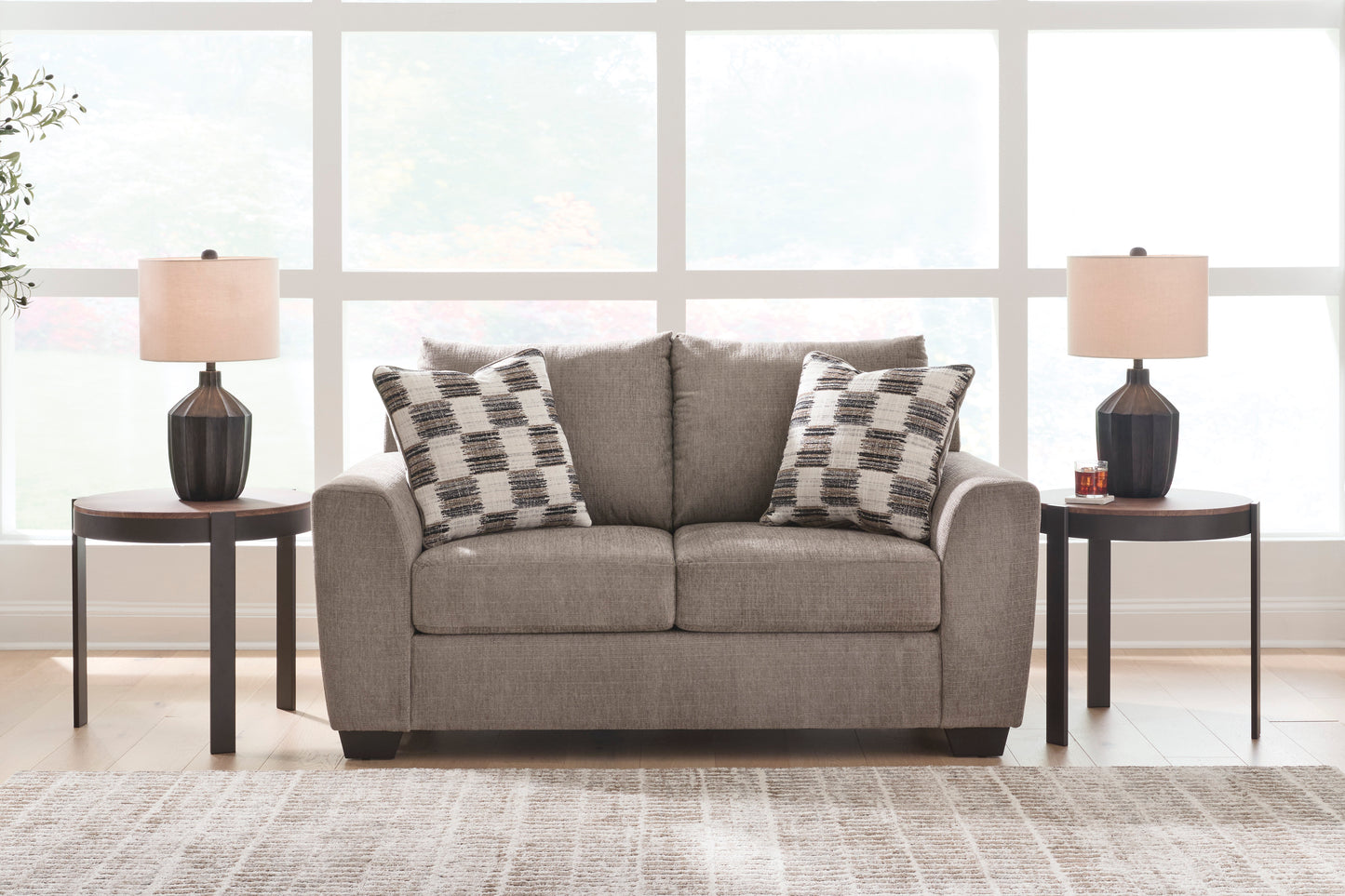 Loreo Loveseat