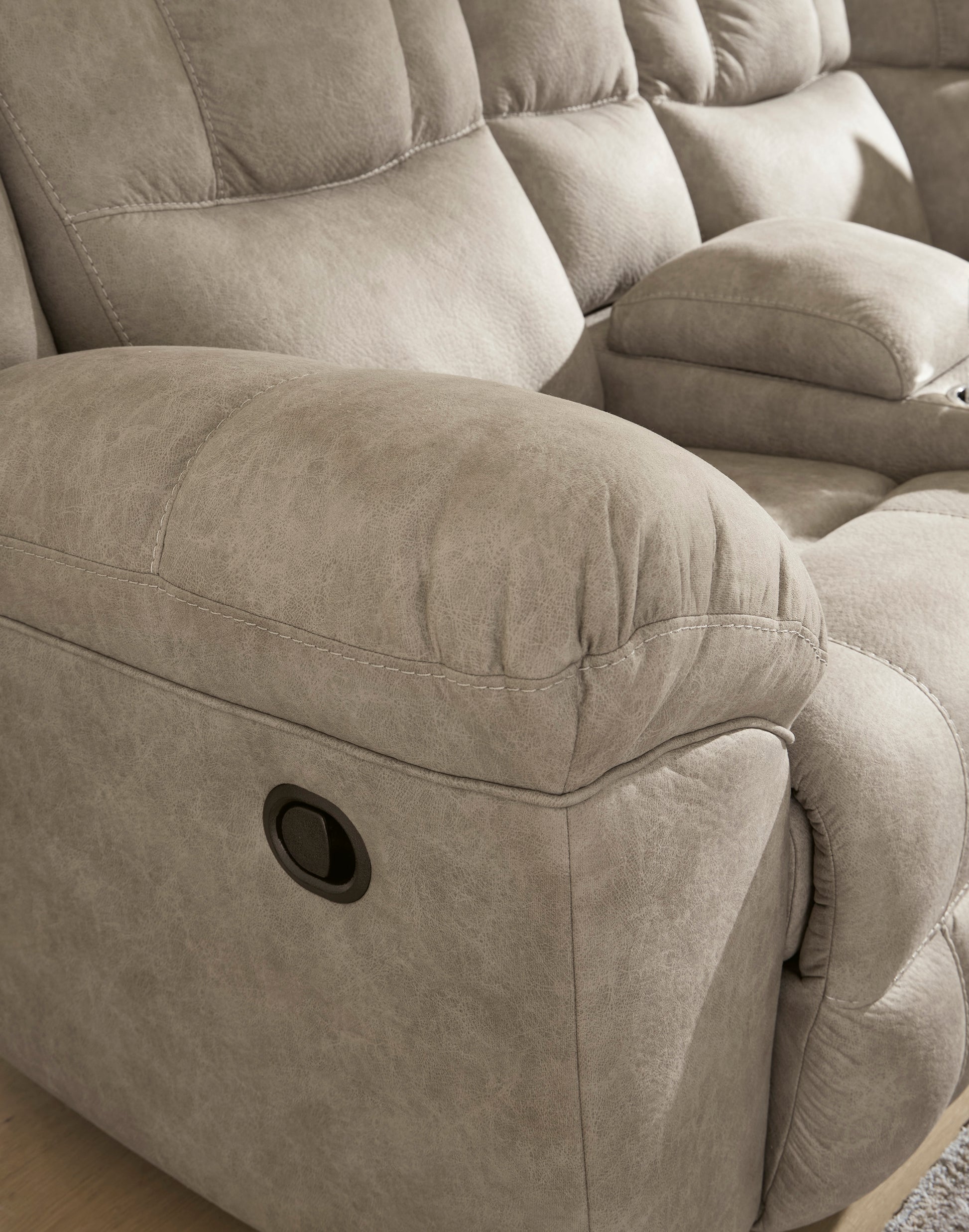 Ashley Ravenswaye 3-Piece Manual Reclining Sectional with Double Console