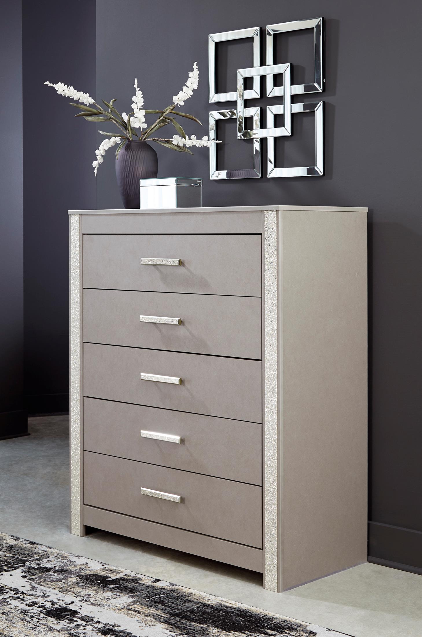 SURANCHA CHEST OF DRAWERS