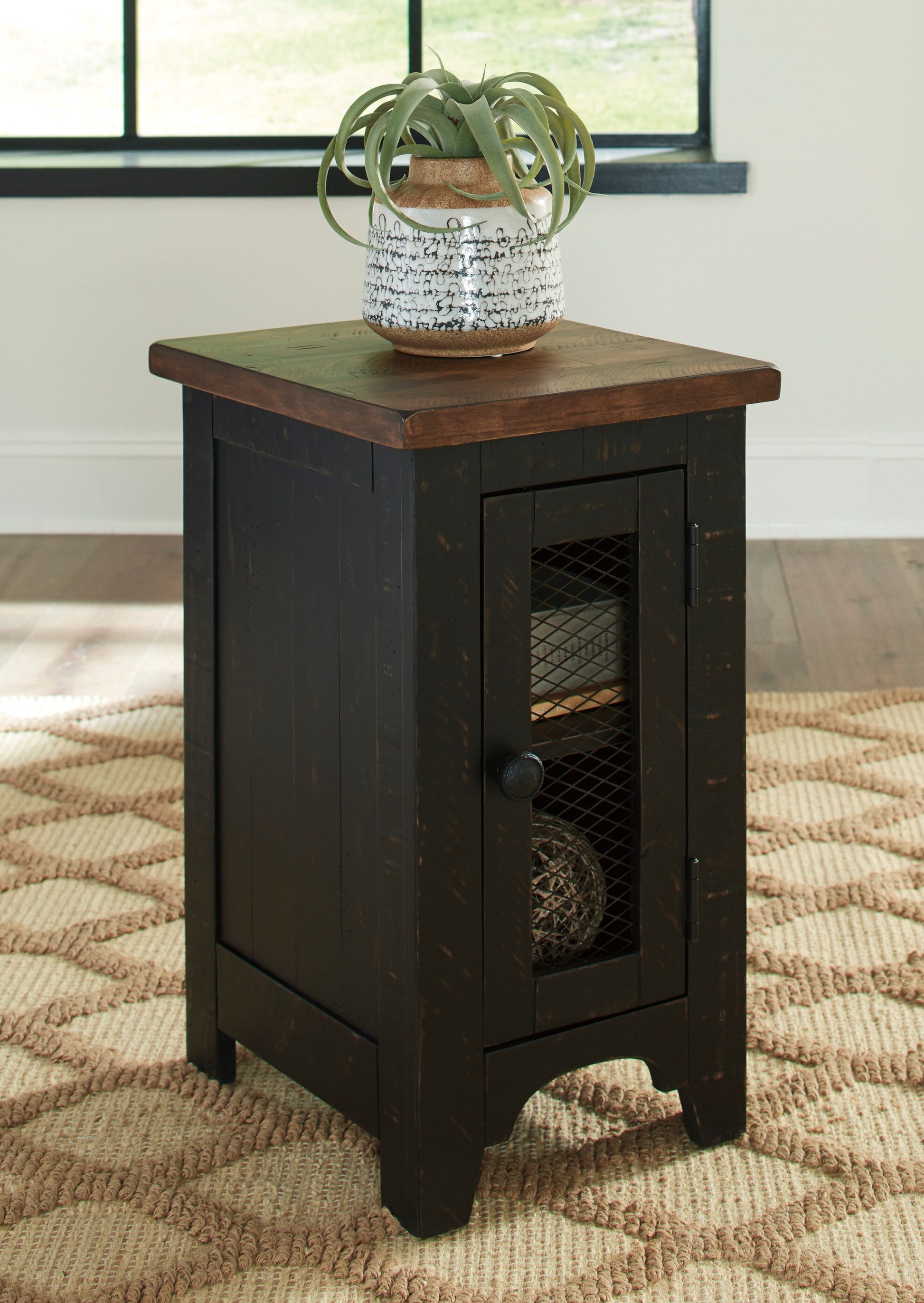 Valebeck Chairside End Table