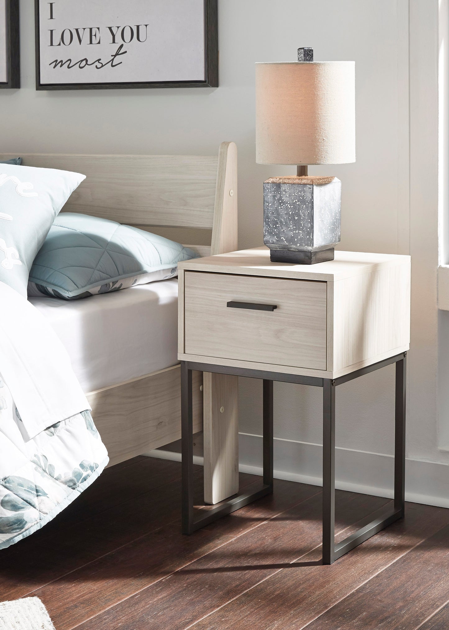 Ashley Socalle 20" 1 Drawer Nightstand