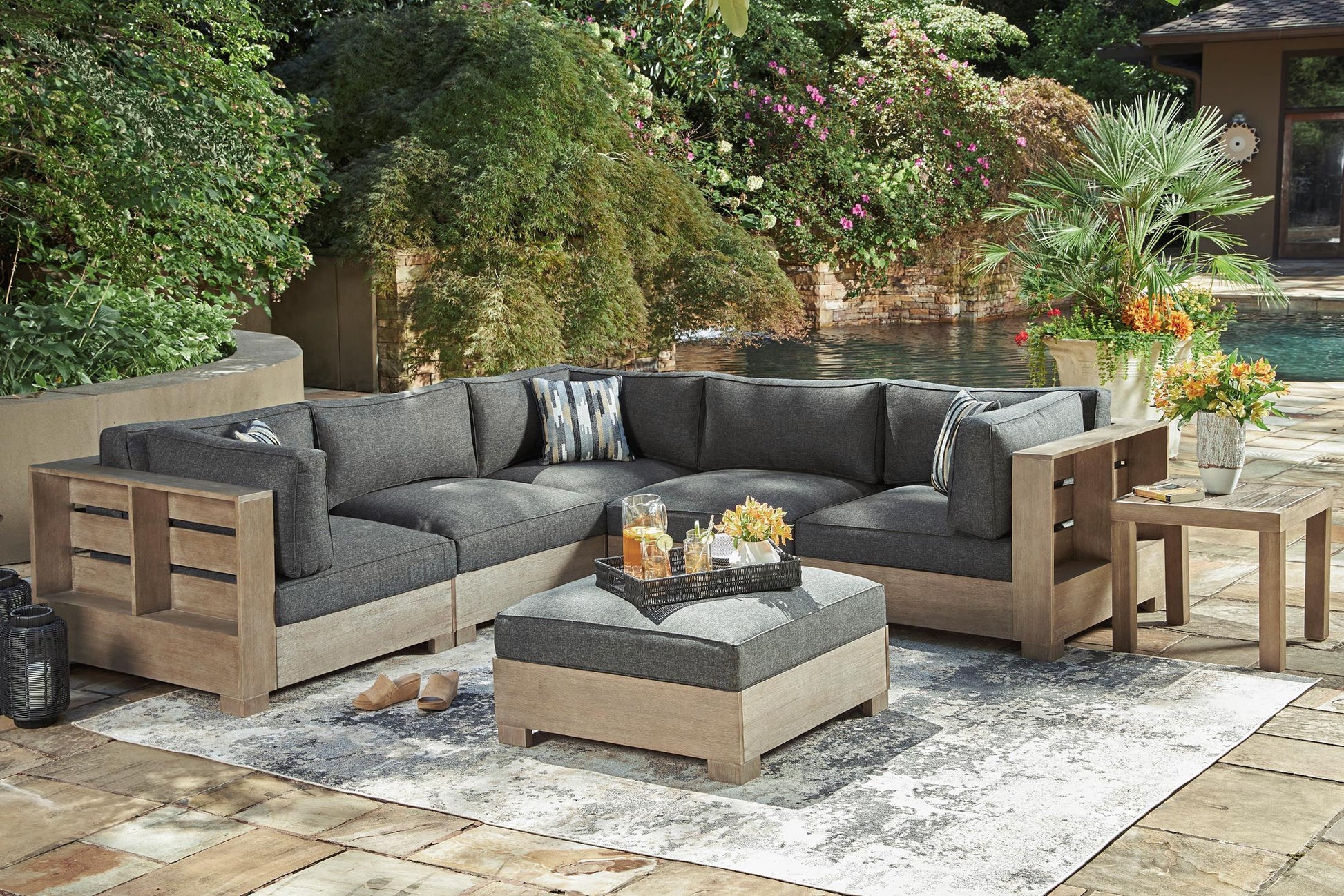 Citrine Park 5-piece  Sectional and Ottoman