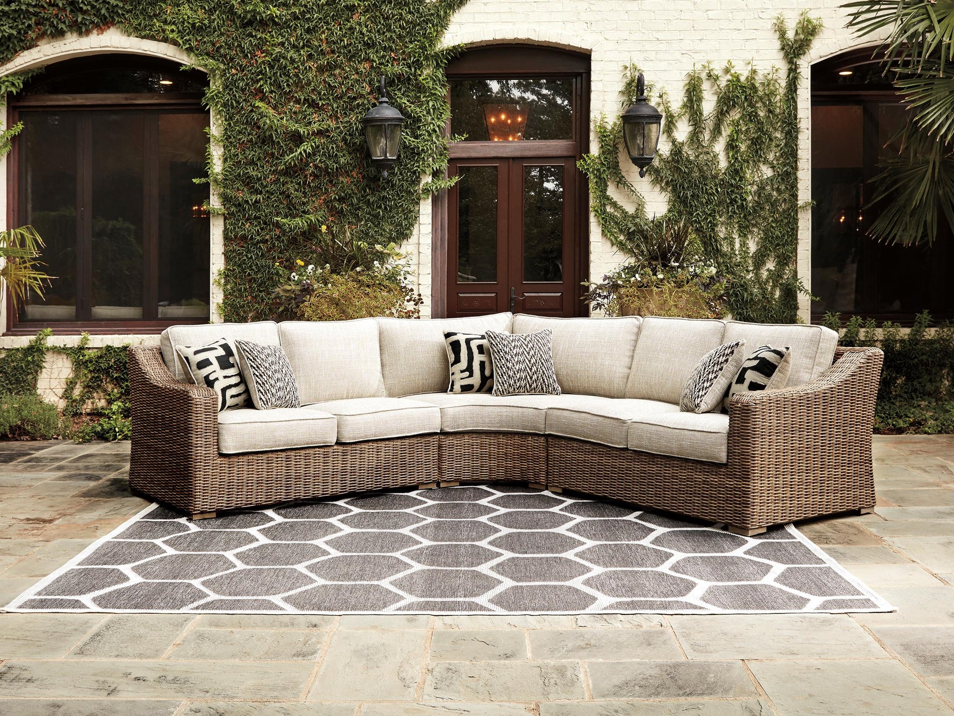 Beachcroft 3-Piece Outdoor Sectional