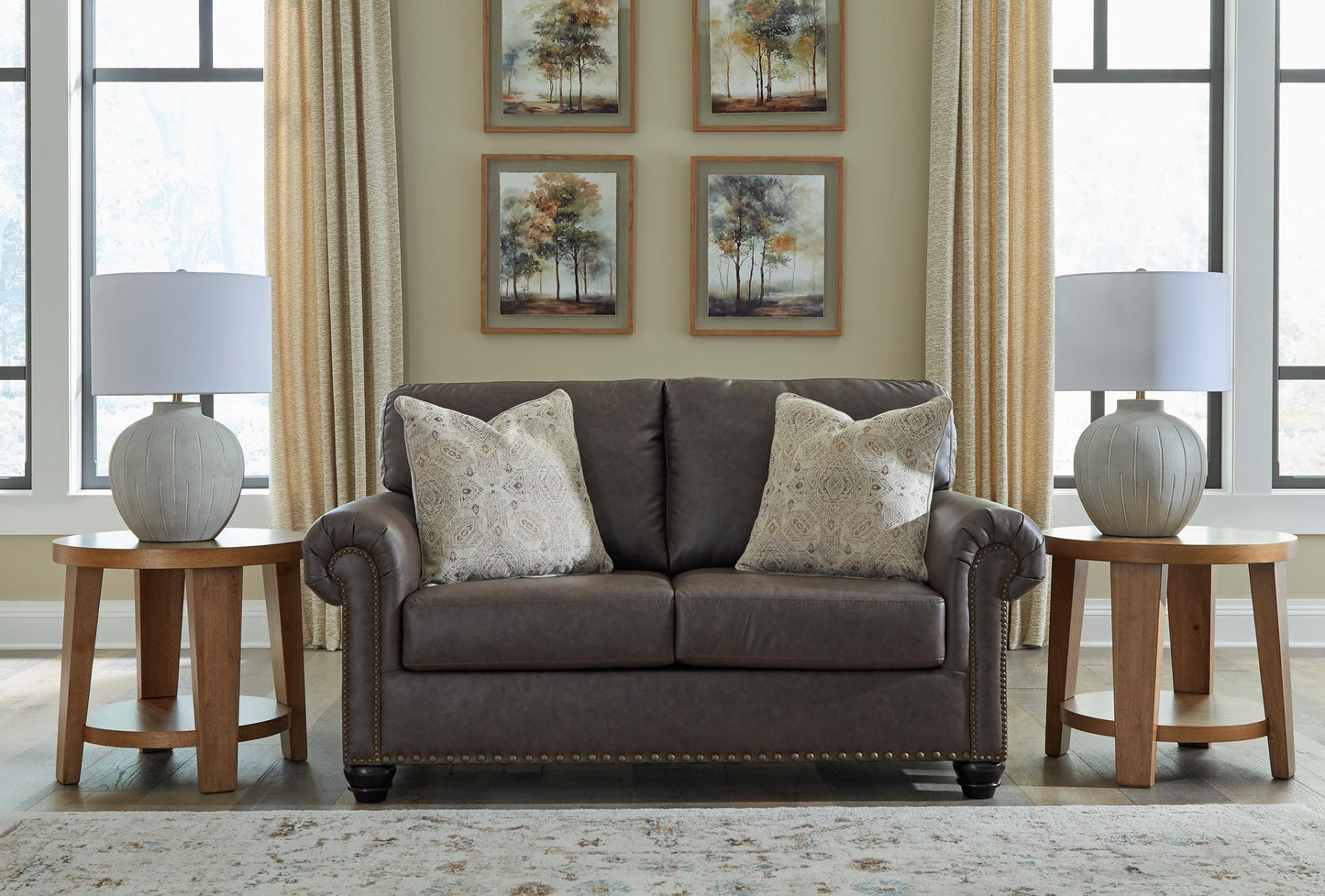 Roxmere Loveseat