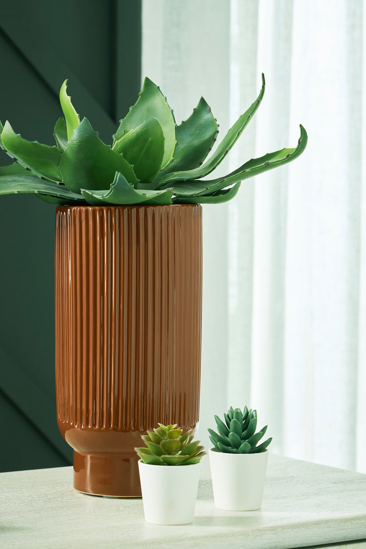 Ashley Avalyah Indoor/Outdoor Vase