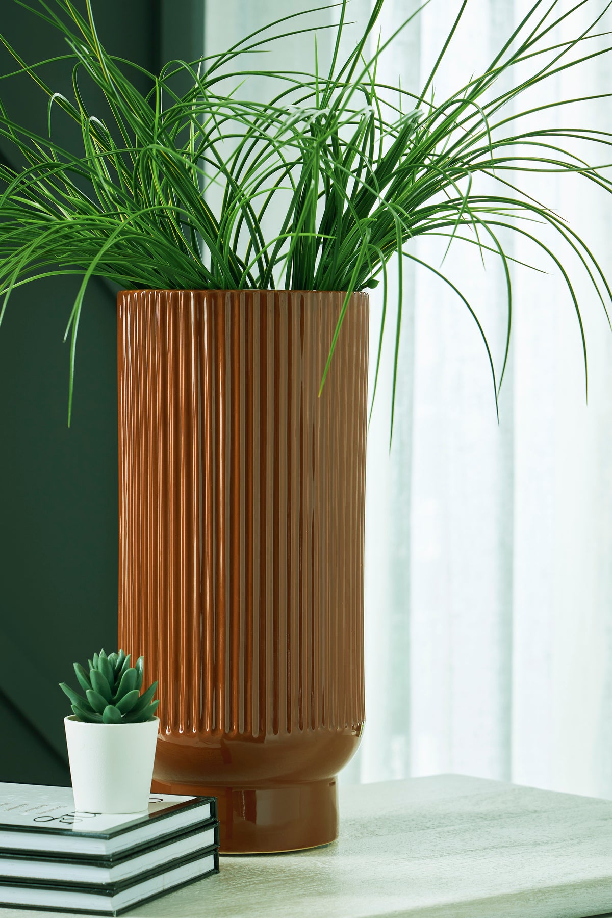 Ashley Avalyah Indoor/Outdoor Vase