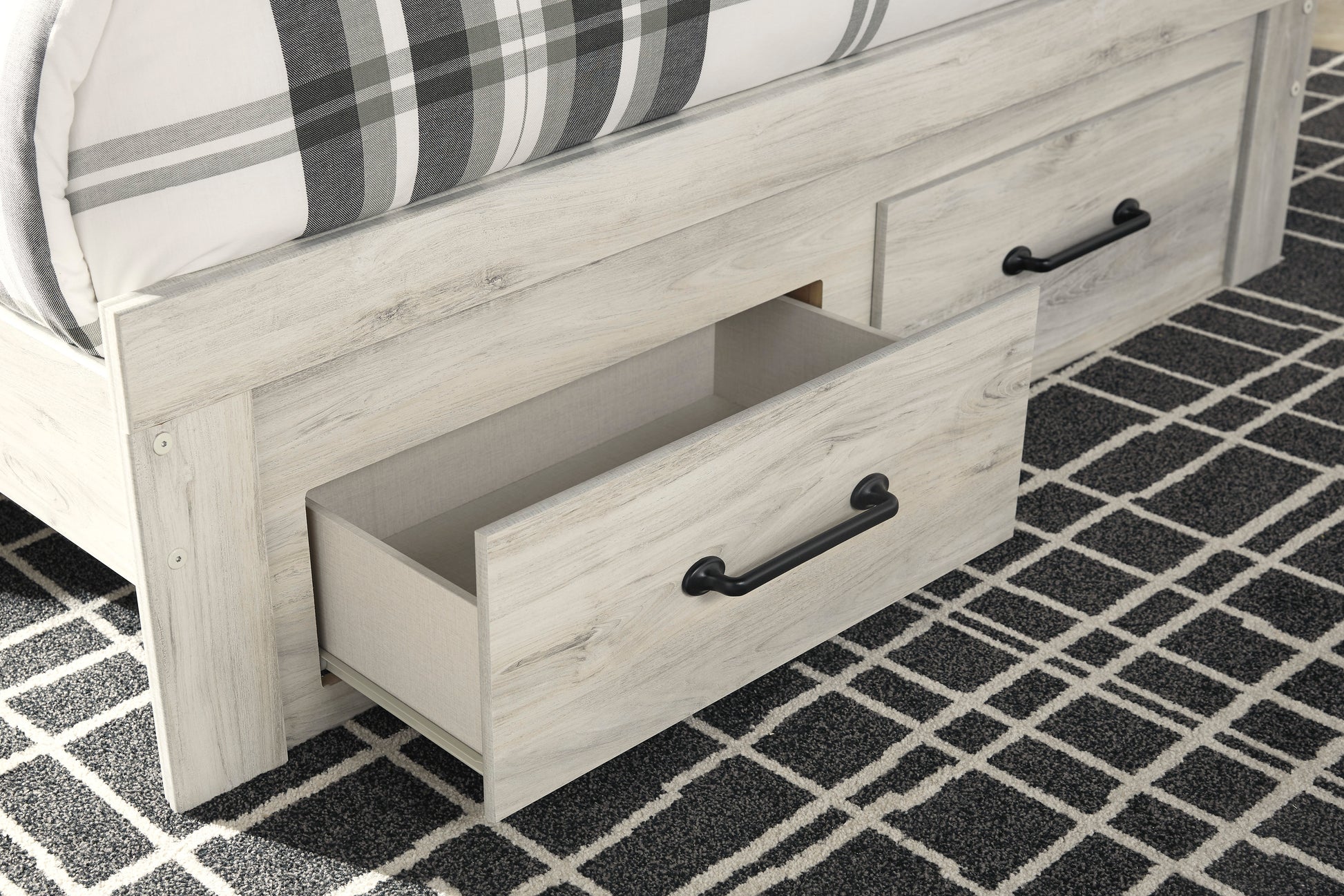 Cambeck Queen Panel Bed with 2 Storage Drawers