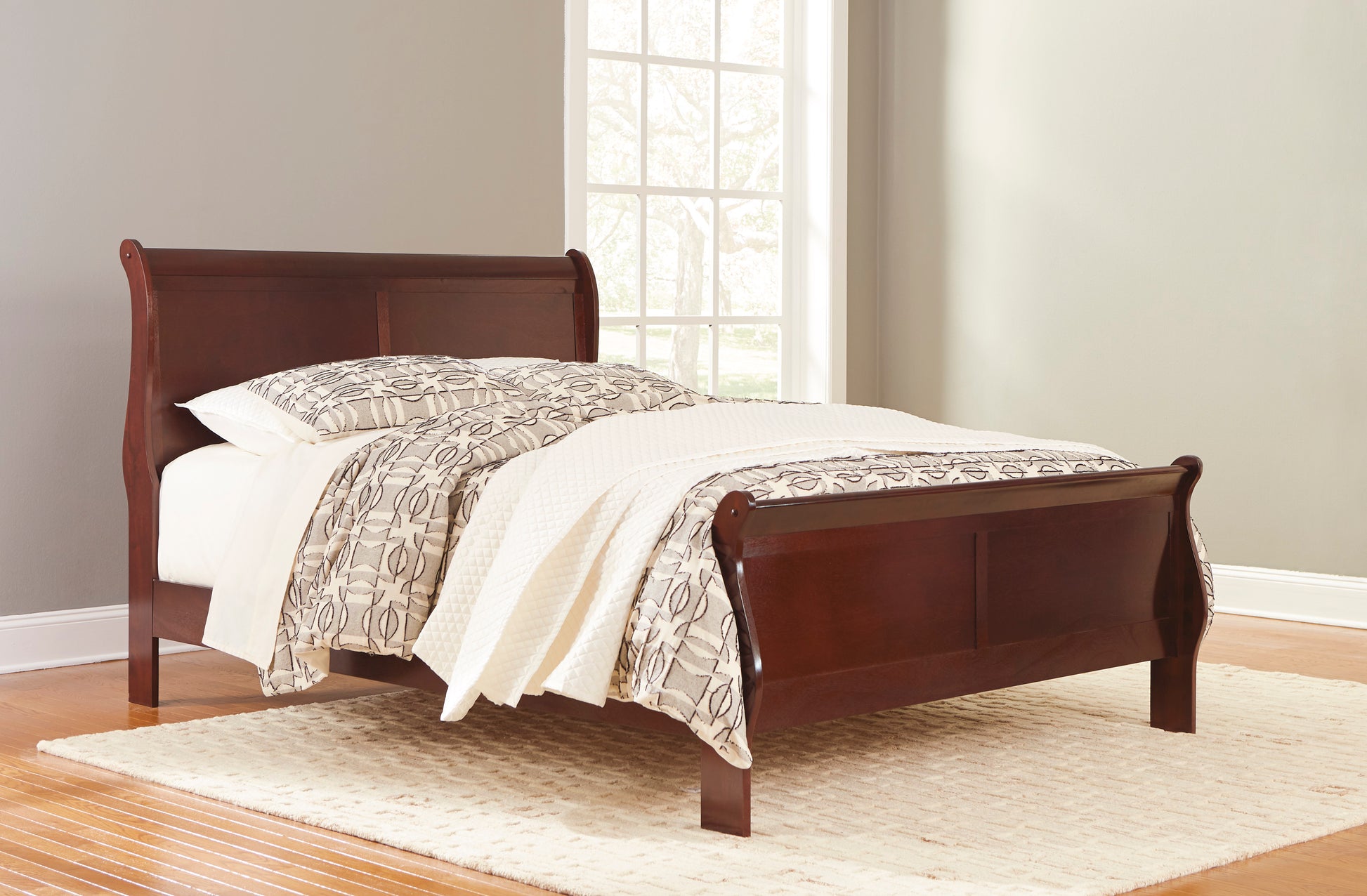 Ashley Alisdair Sleigh Bed