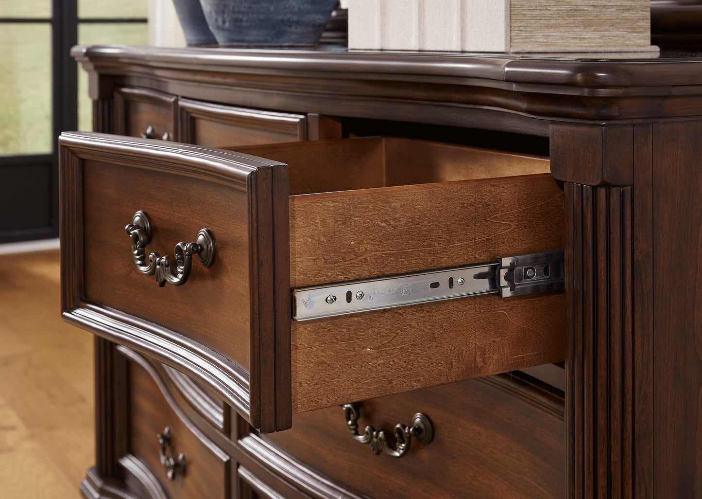 Lavinton Nightstand