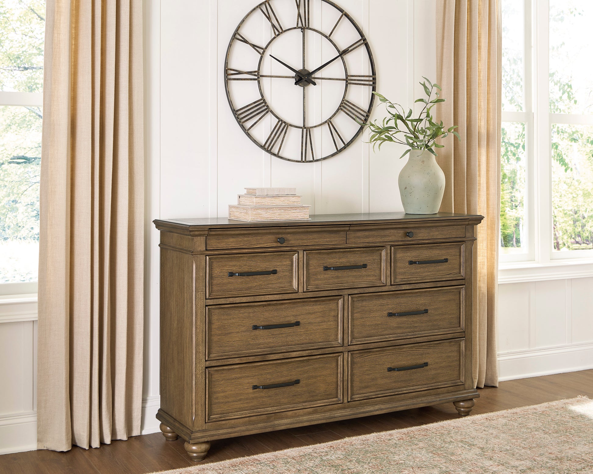 Waynely Dresser