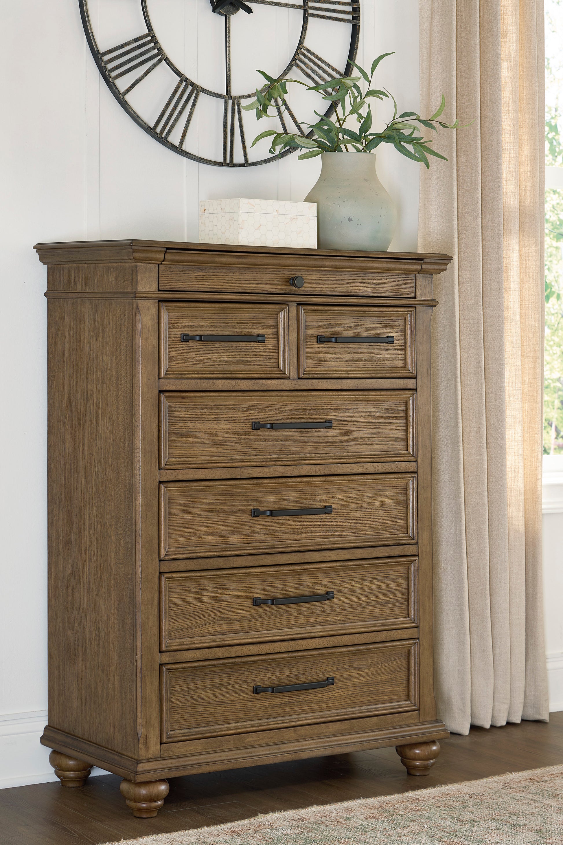 Waynely Chest of Drawers