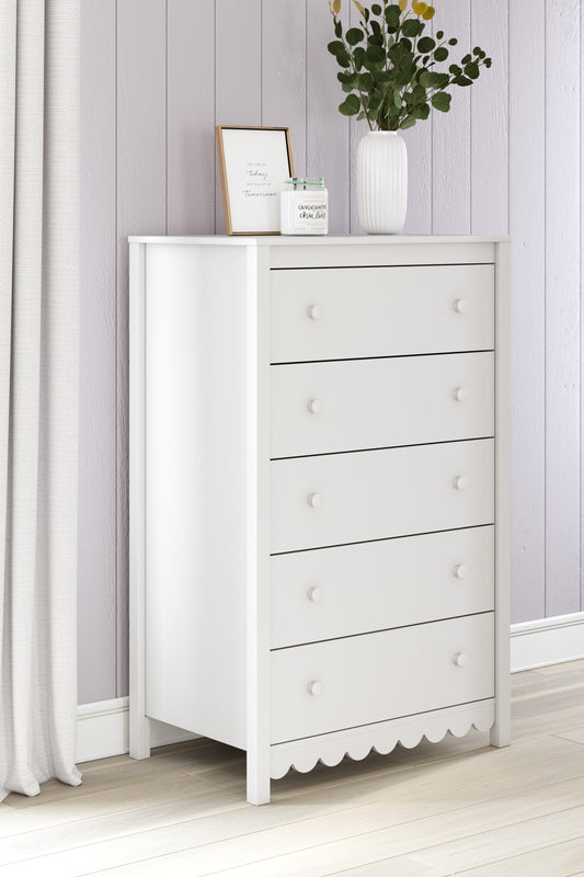 Hallityn Chest of Drawers - alternate view