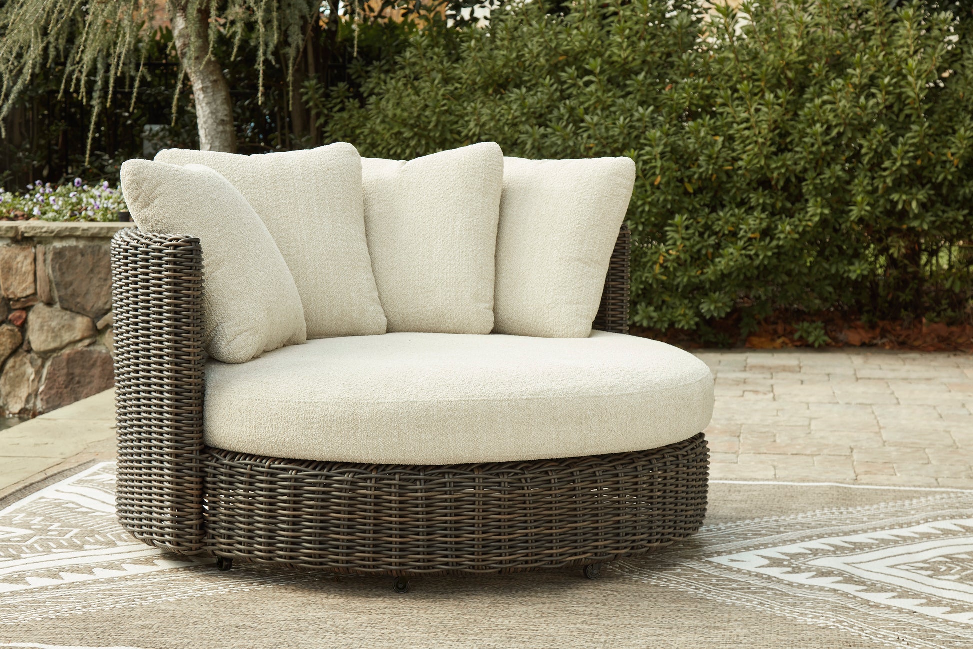 Kimora Outdoor Swivel Lounge Chair
