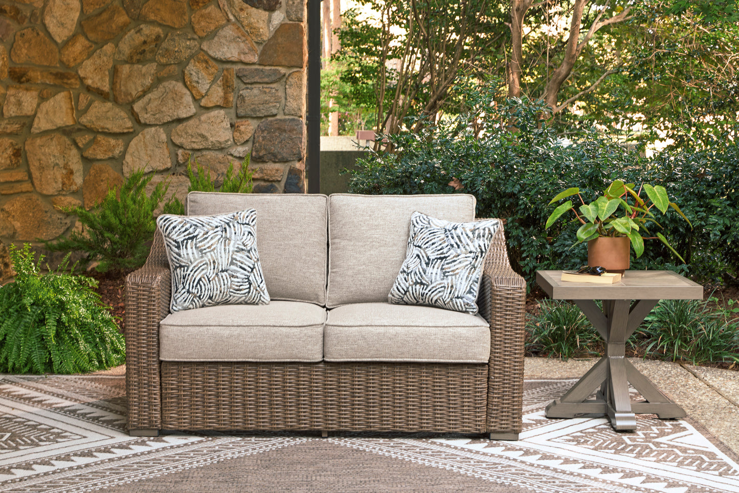 Revare Beach Loveseat w/Cushion