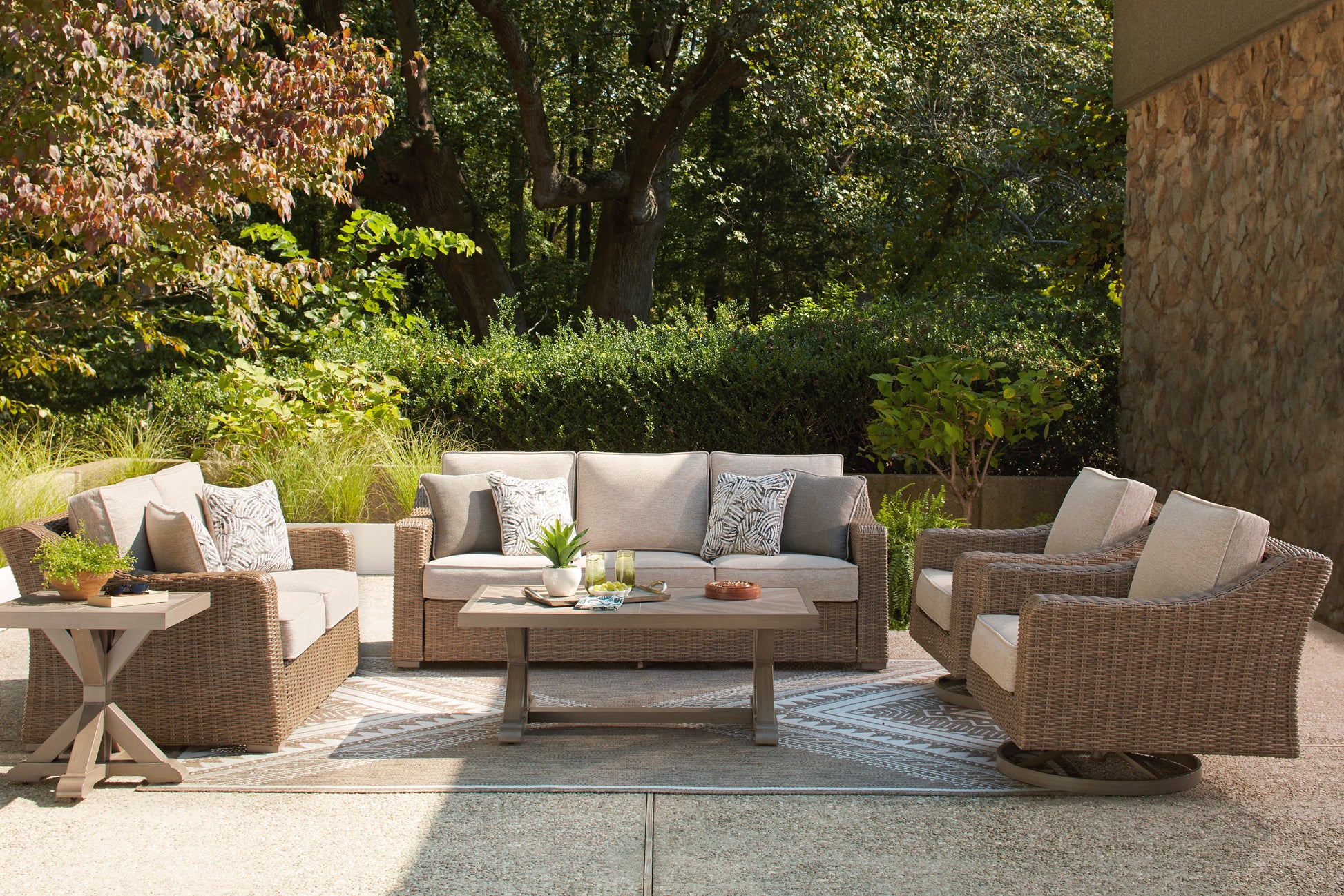 Revare Beach Loveseat w/Cushion