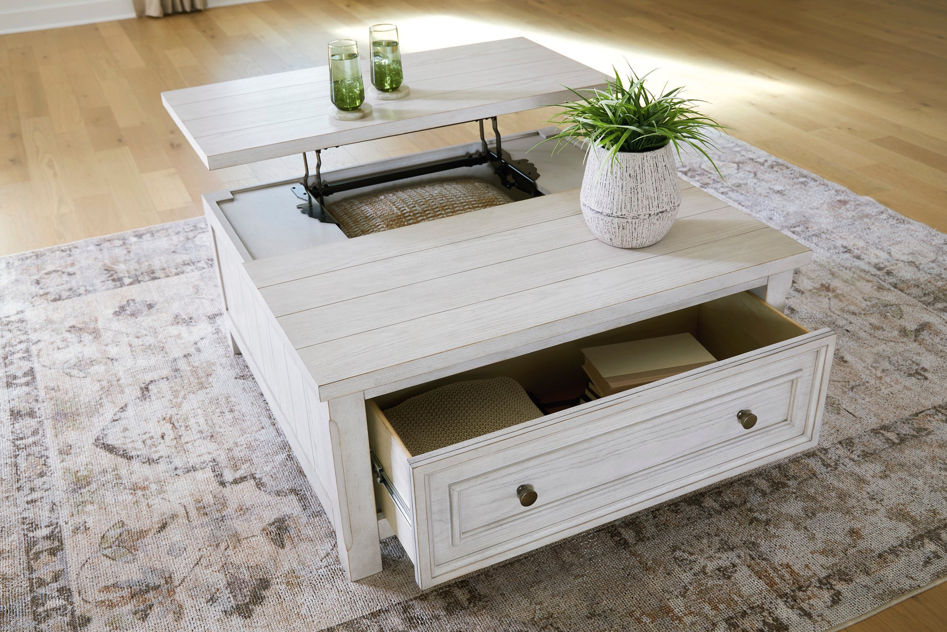 Robbinsdale Lift-Top Coffee Table