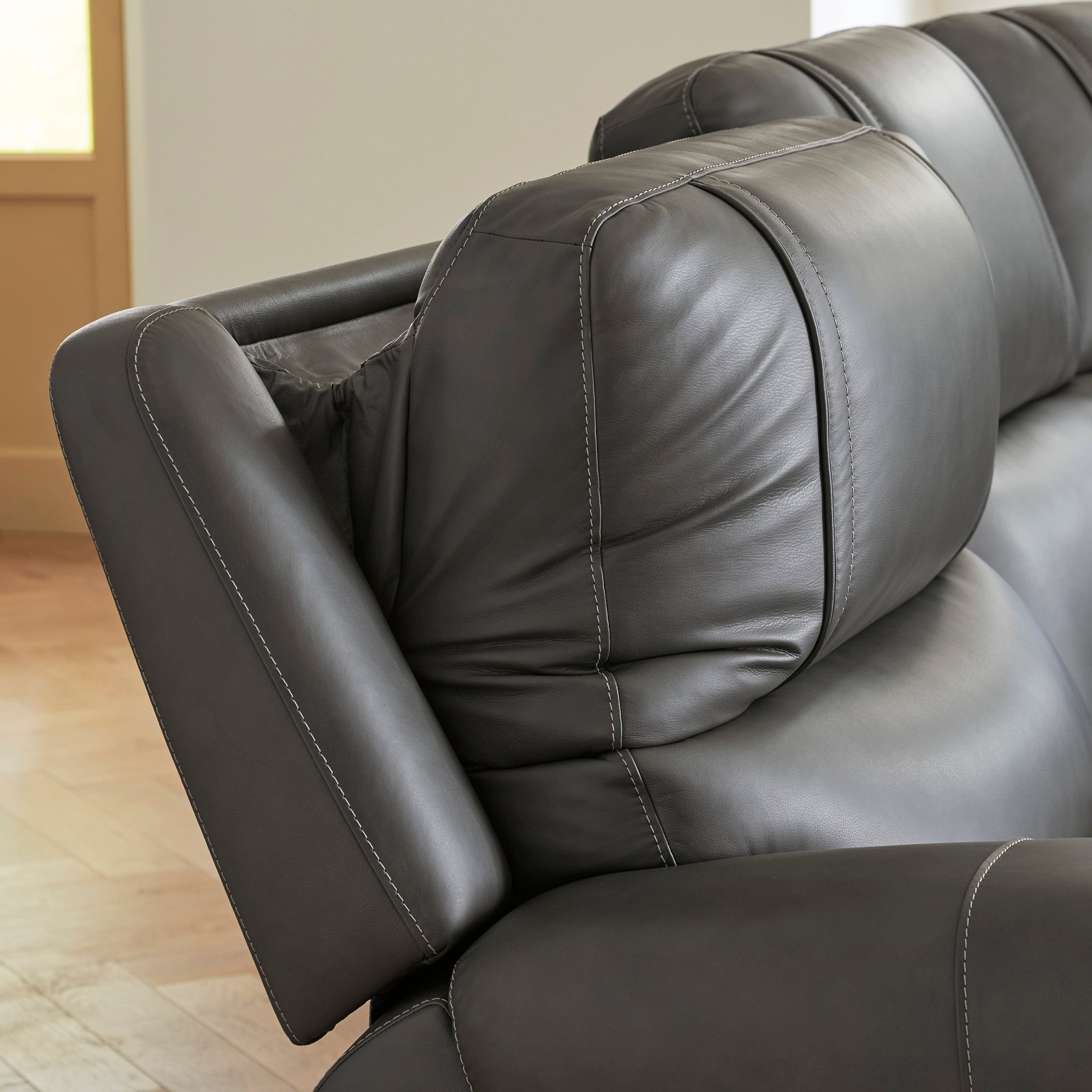 Ashley 5Z-Harrenhurst 7-Piece Leather Dual Power Reclining Modular