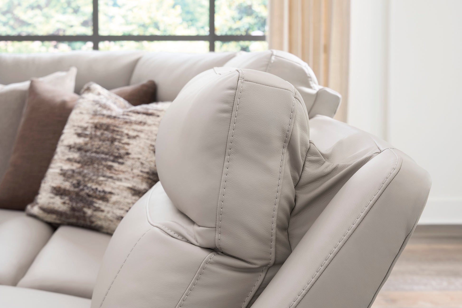 Gravier 6-Piece Power Reclining Sectional with Storage Console with Power Armless Recliner