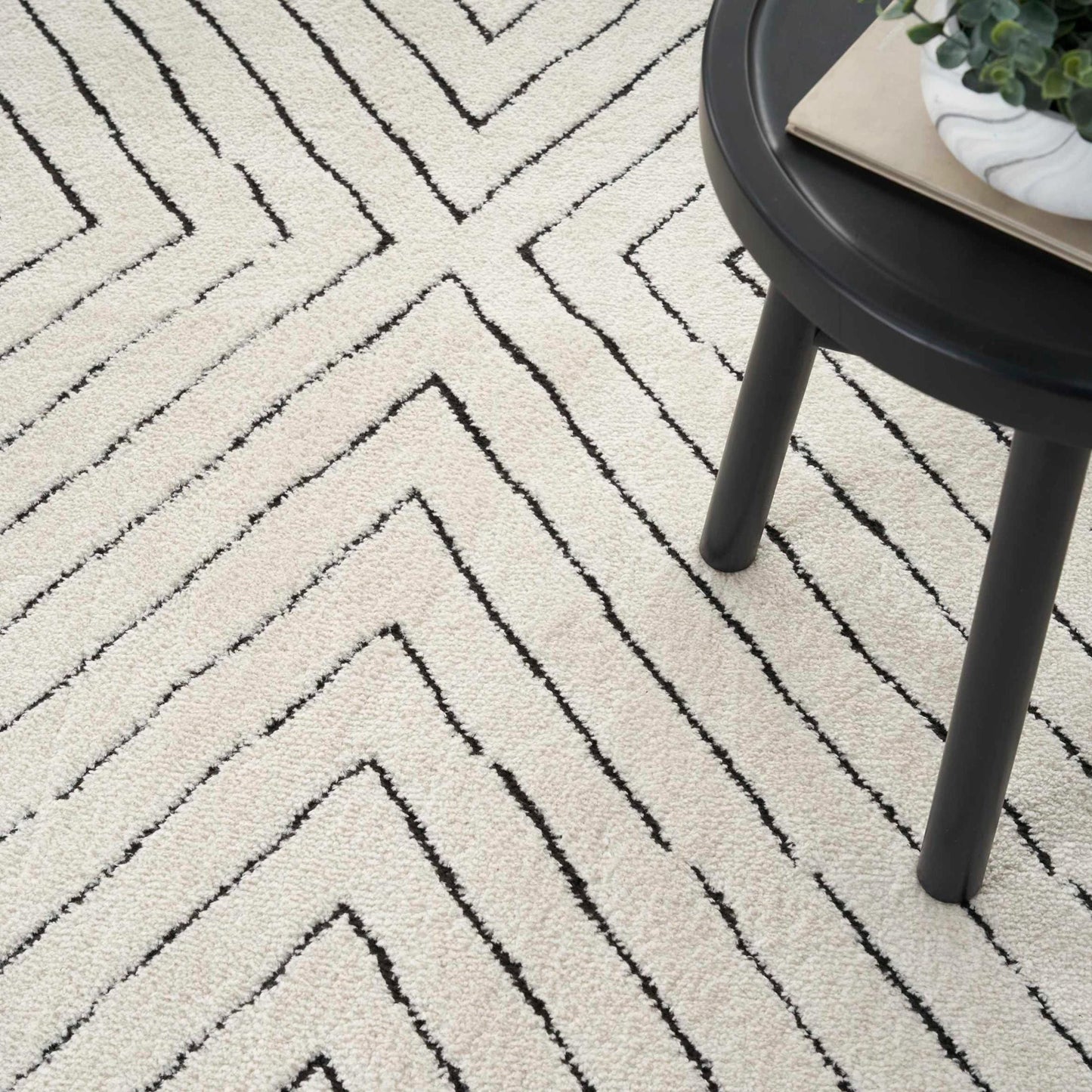 Modern Comfort 2'2" x 10' Rug