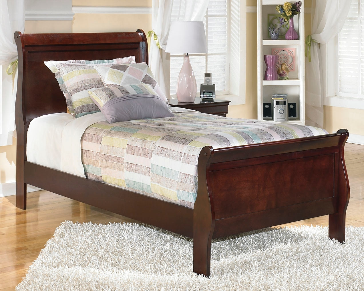 Alisdair Sleigh Bed