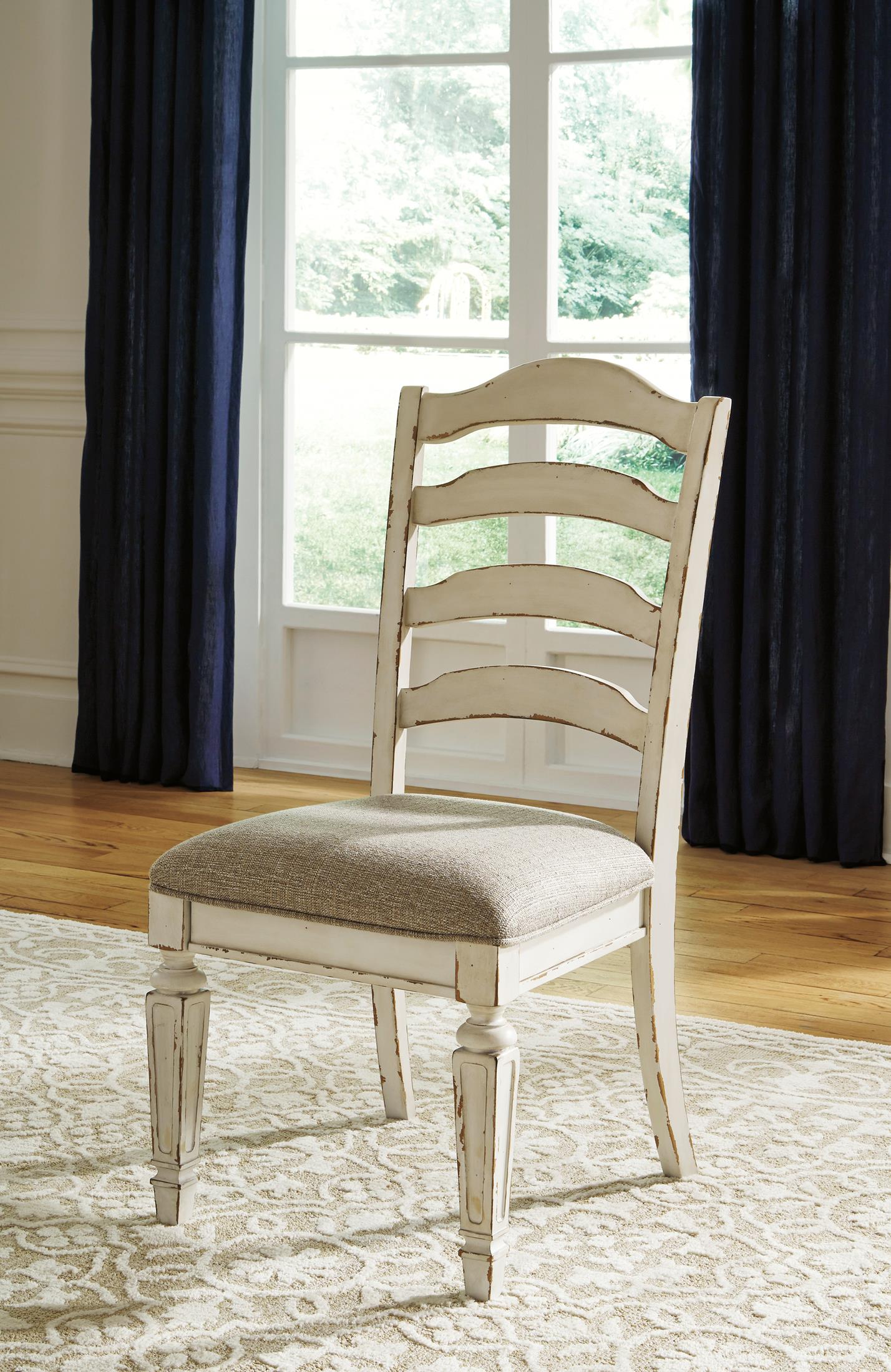 Realyn Dining Chair (Set of 2)