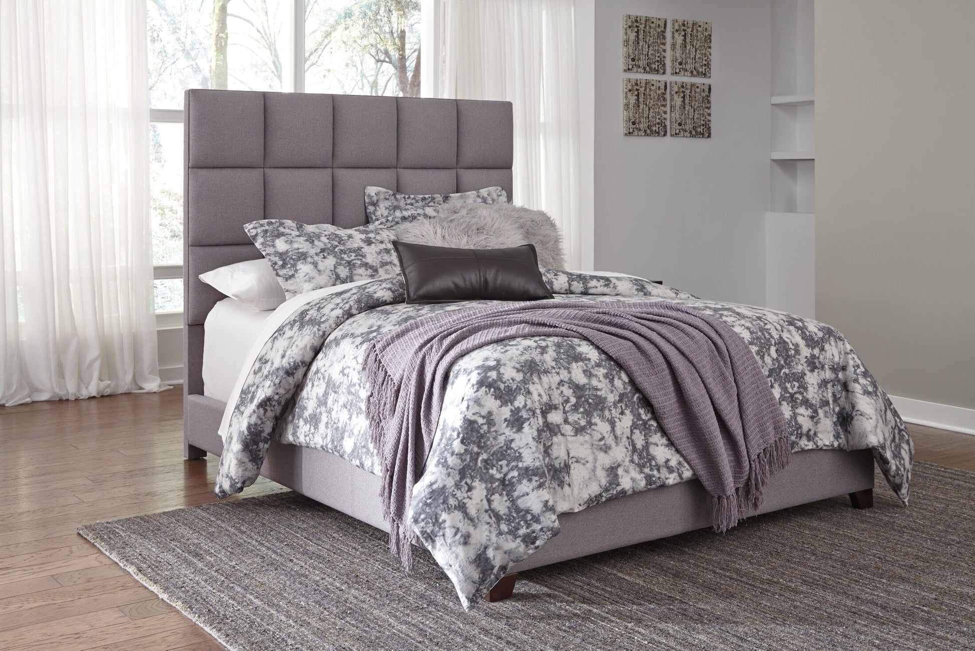 QUEEN UPHOLSTERED BED